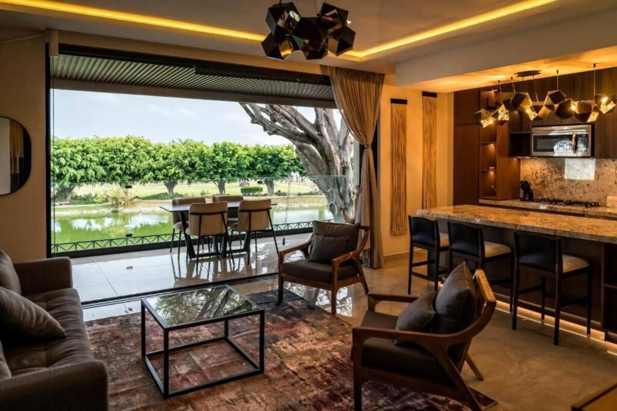Deluxe Apartment, Lake View | Living area