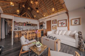 Luxury Cabin, Lake View | Private kitchen | Espresso maker, cookware/dishes/utensils