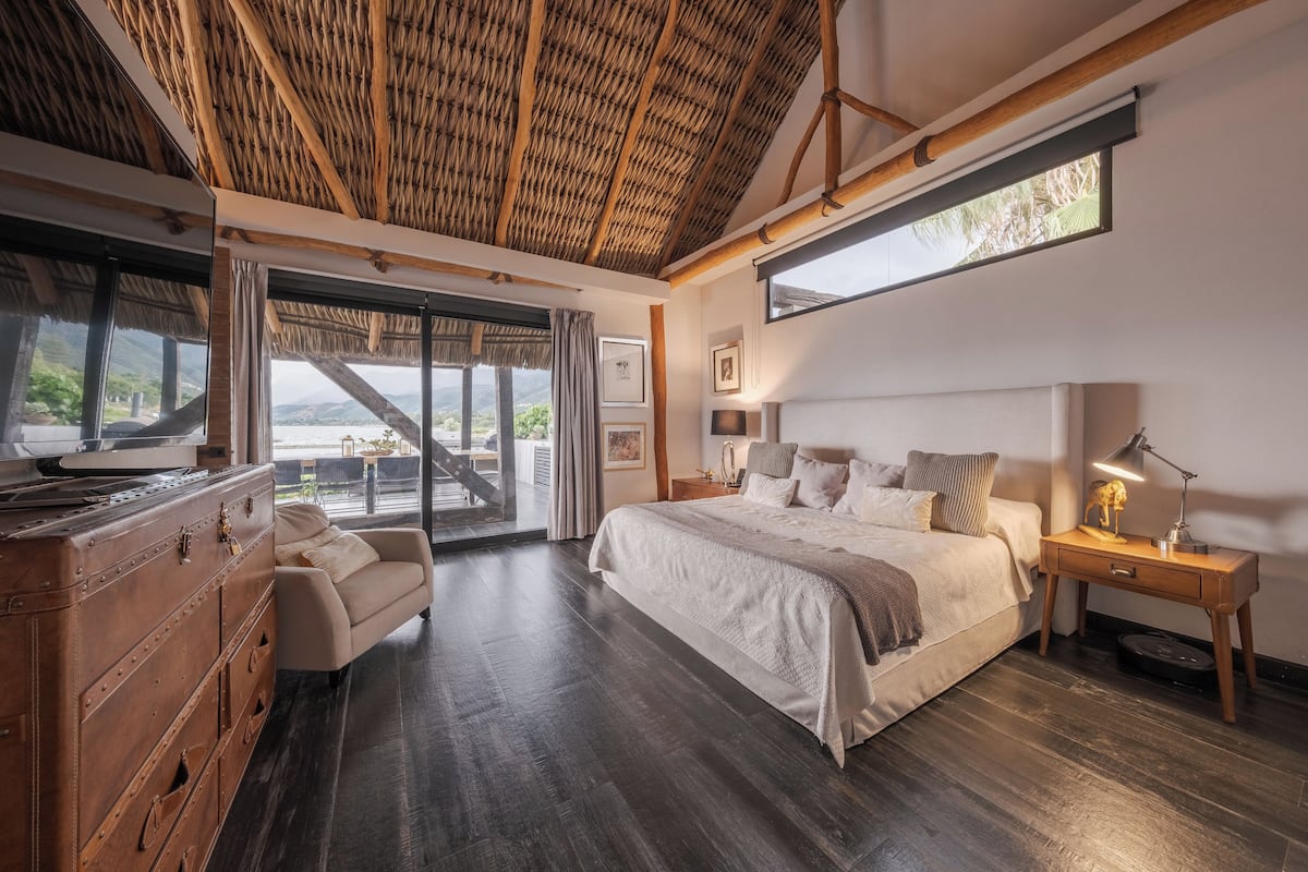 Luxury Cabin, Lake View | In-room safe, blackout curtains, iron/ironing board, free WiFi