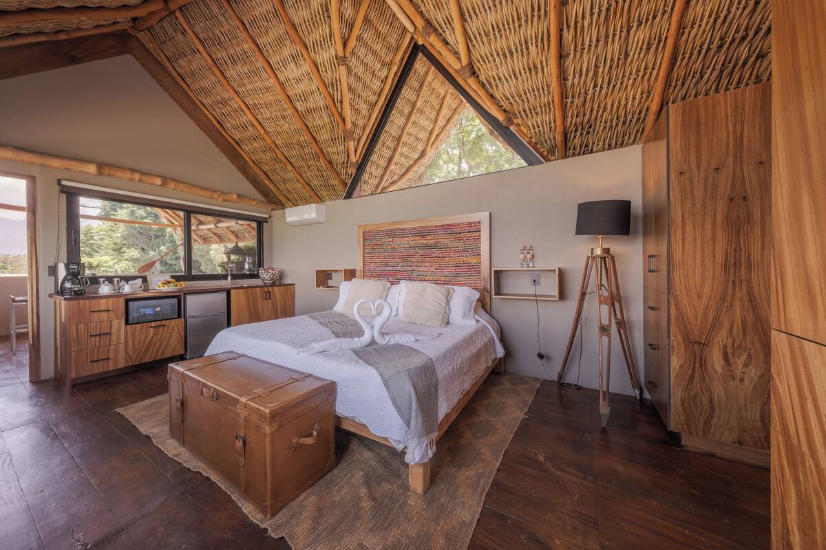 Deluxe Studio Suite | In-room safe, blackout curtains, iron/ironing board, free WiFi