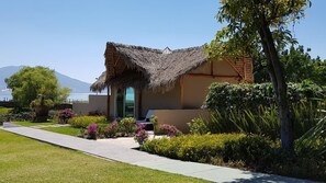 Front of property - Nimue Marina Residence & Hotel Boutique (Ajijic)