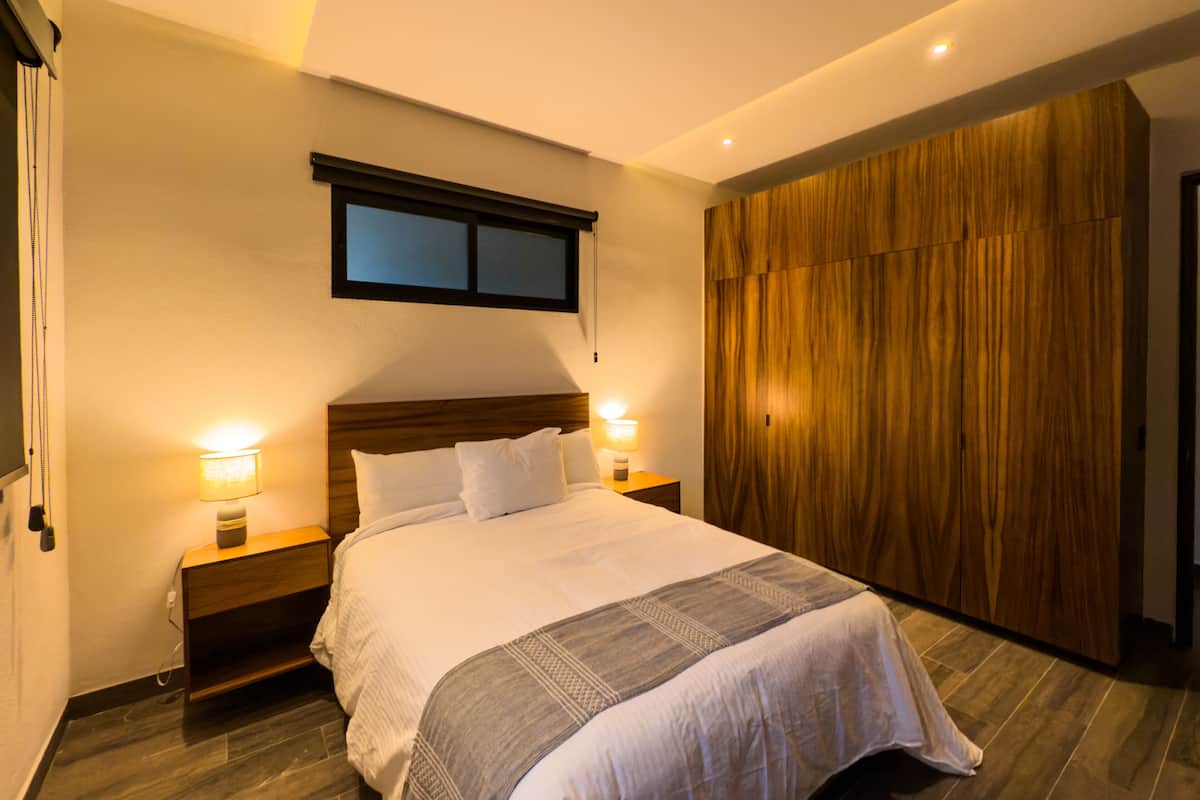Luxury Studio Suite | 1 bedroom, Egyptian cotton sheets, premium bedding, down comforters