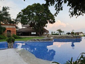 Outdoor pool - Nimue Marina Residence & Hotel Boutique (Ajijic)