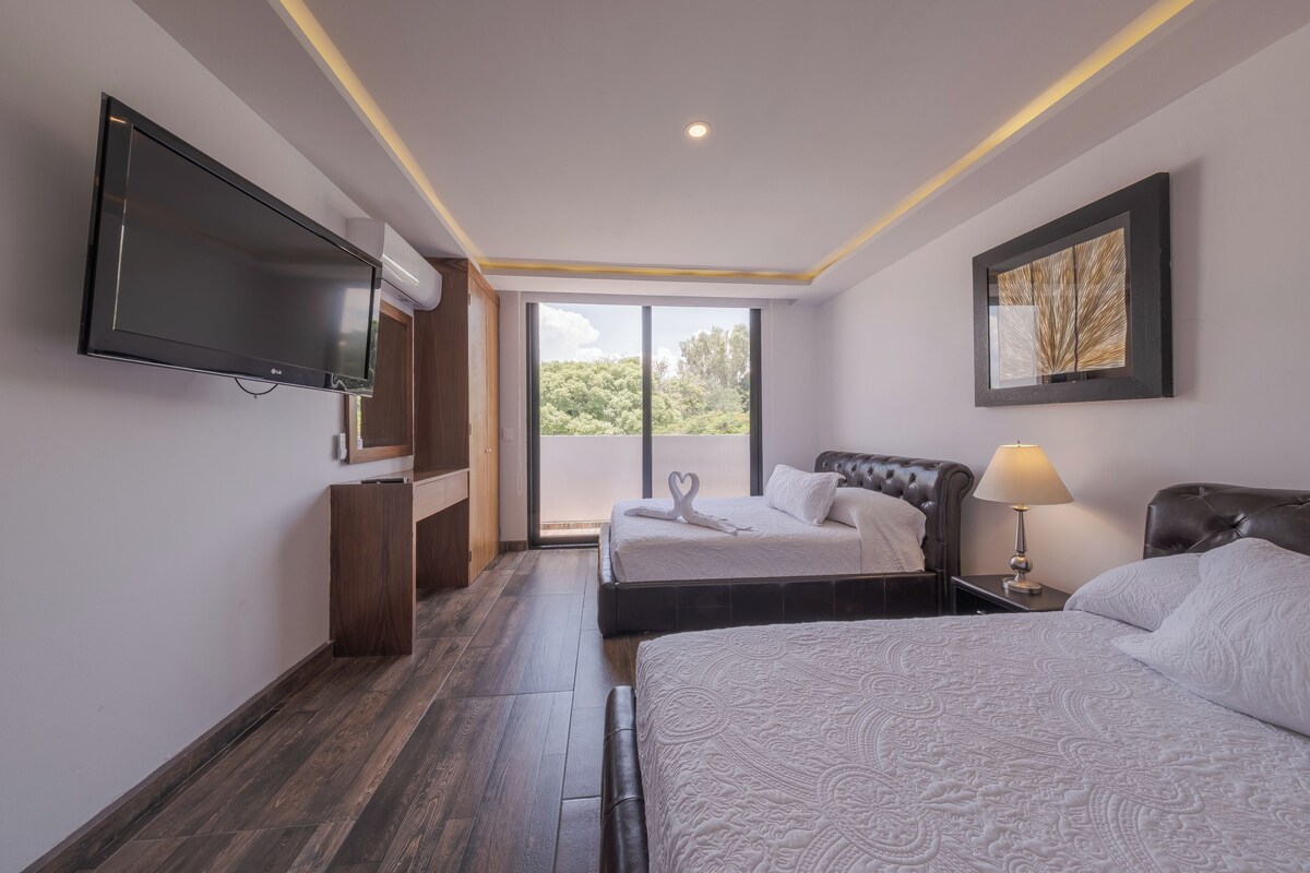 Luxe appartement, 3 slaapkamers | Een kluis op de kamer, verduisterende gordijnen