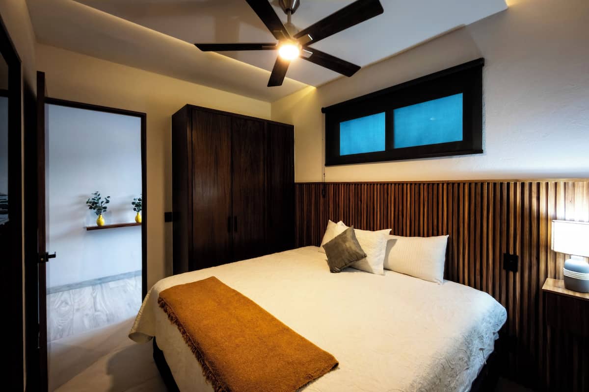 Deluxe Studio Suite | In-room safe, blackout curtains, iron/ironing board, free WiFi