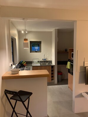 Microwave, coffee/tea maker, cookware/dishes/utensils - House Mary close by the sea (Flic en Flac)