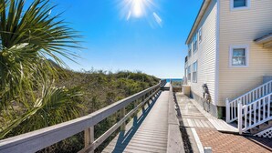 Property grounds - Coral Reef - Private Beach, Bikes, & Beach Chairs (Santa Rosa Beach)