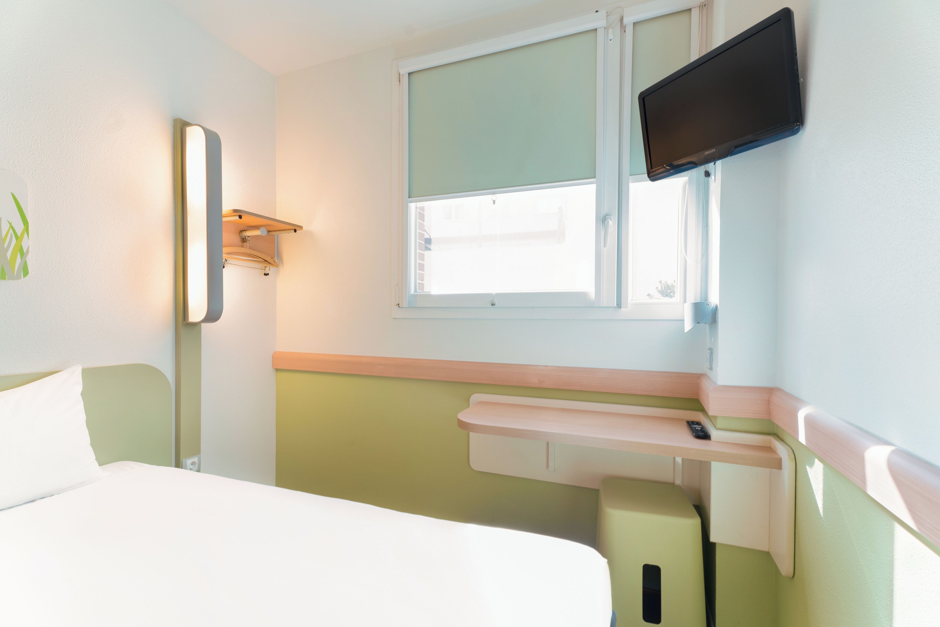 Twin Room, 2 Single Beds | Soundproofing, free WiFi