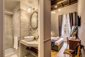 Superior Double Room | Minibar, in-room safe, desk, blackout curtains - Tree Charme Parliament Boutique Hotel (Rome)