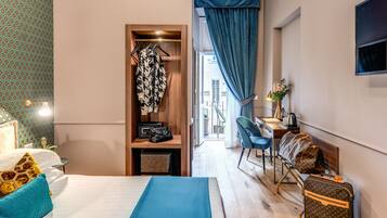 Deluxe with Balcony | 1 Schlafzimmer, Minibar, Zimmersafe, Schreibtisch