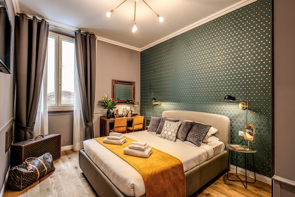 Dobbeltrom – superior | Minibar, safe på rommet, skrivebord og blendingsgardiner