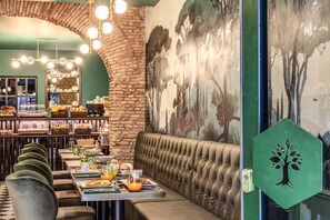 Desayuno continental (EUR 16 por persona)