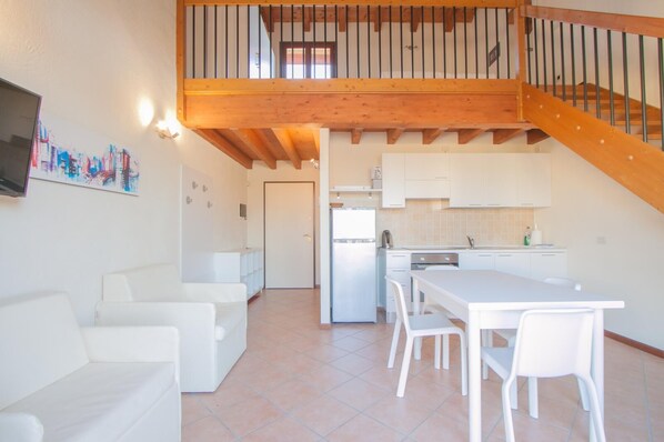 Interior - Studio apartment with terrace and pool view (Peschiera del Garda)