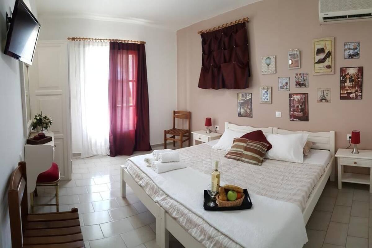 Large Studio - Ground Floor (2 Adults)