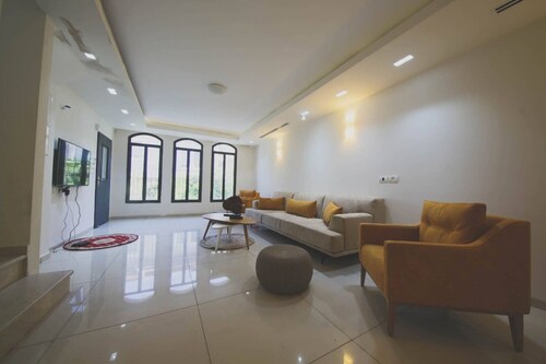 Fabulous 4 BDR - 190M2 ! - PRIME LOCATION