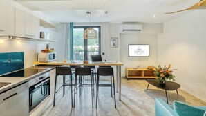 Ảnh chưa phân loại, 2 trong số 65 ảnh, nút