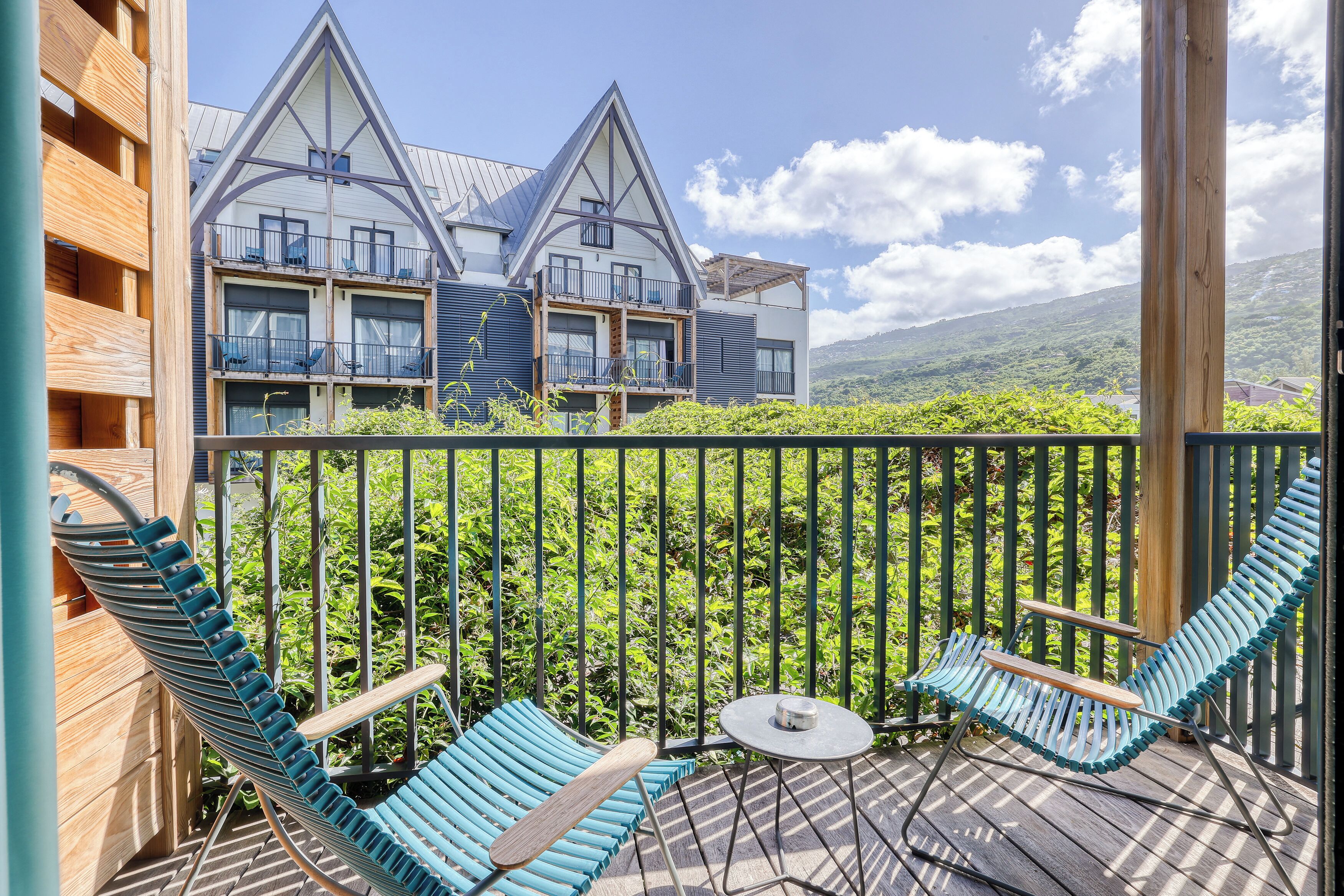 Appartement, 1 tweepersoonsbed met slaapbank, uitzicht op bergen (T2) | Individueel gedecoreerd, een bureau, een laptopwerkplek