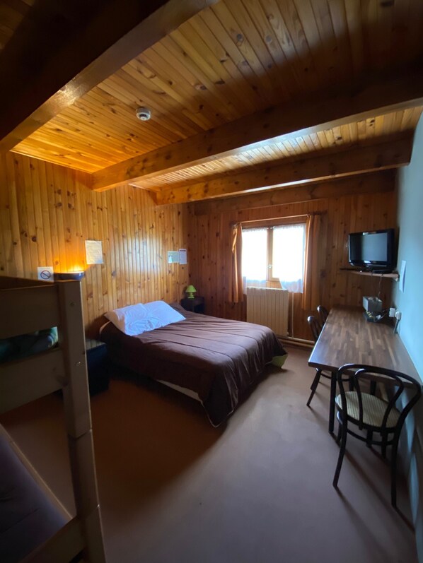 Doppel- oder Zweibettzimmer