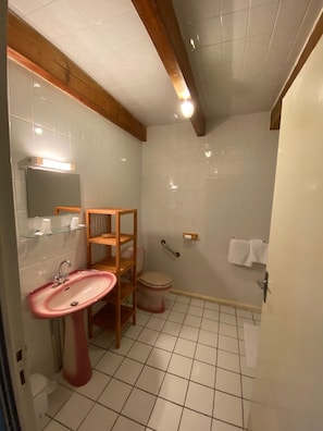Doppel- oder Zweibettzimmer | Badezimmer