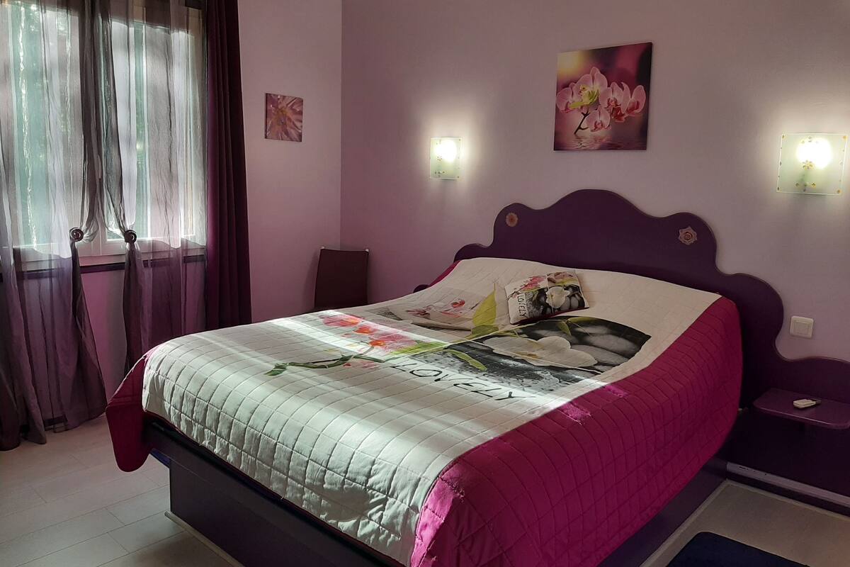 Habitación doble (Bougainvillee) | Decoración personalizada y muebles diferentes