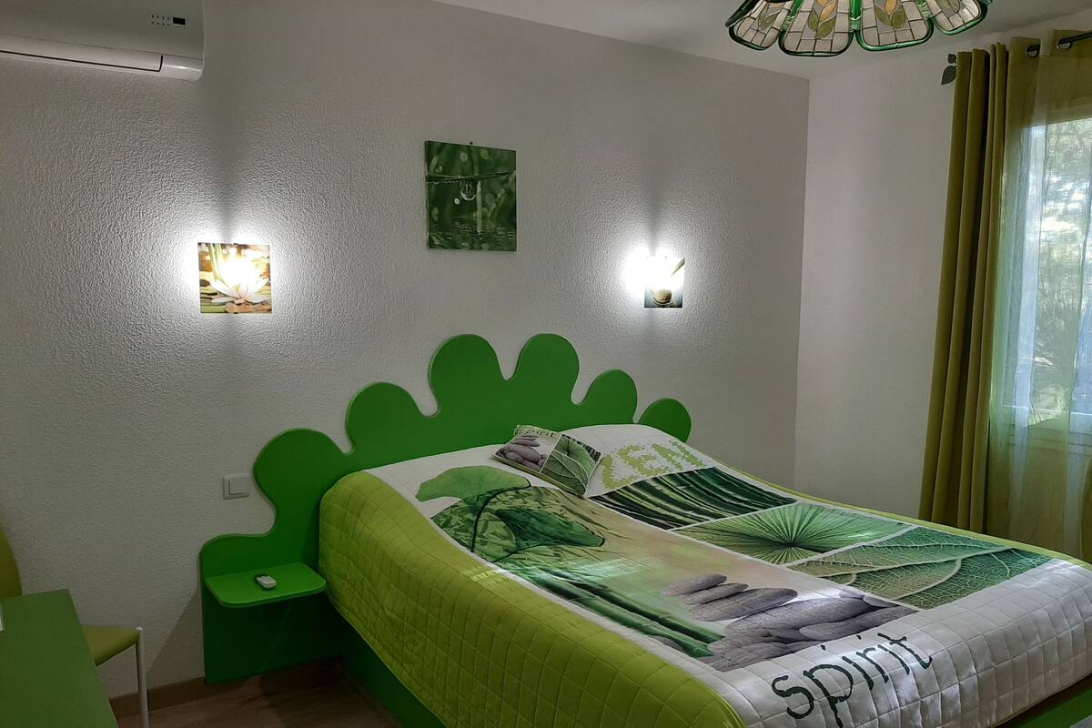 Habitación doble (Bambou) | Decoración personalizada y muebles diferentes