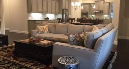 Upouusi moderni koti erinomaisella paikalla