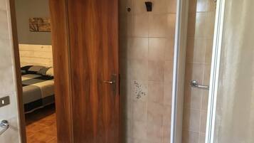 Doppel- oder Zweibettzimmer, eigenes Bad (5) | Kostenloses WLAN