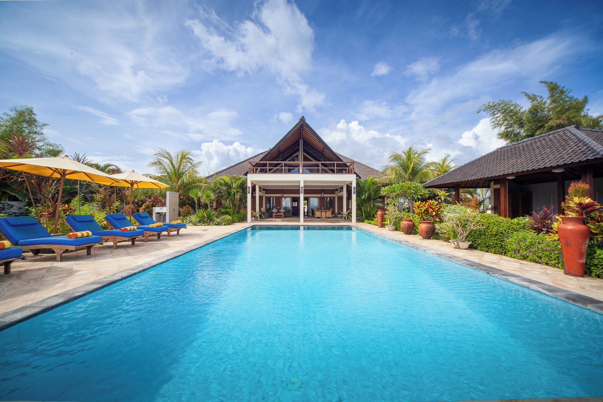 Outdoor pool, sun loungers