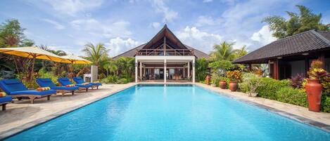 Outdoor pool, sun loungers