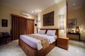 3 bedrooms, in-room safe, desk, iron/ironing board - ☀Sunset☀ Beachfront Dreamvilla Lovina with pool (Lovina)