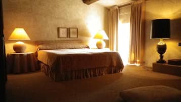 Double Room | Individually decorated, individually furnished, iron/ironing board