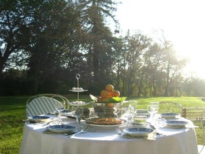 Tägliches inbegriffenes kontinentales Frühstück