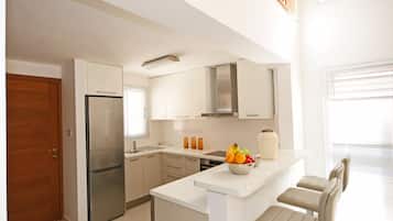 Vila clássica | Cozinha privada | Geladeira, micro-ondas, fogão, cooktop