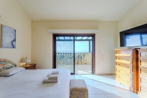 Villa de lujo | Tabla de planchar con plancha, wifi gratis y ropa de cama 