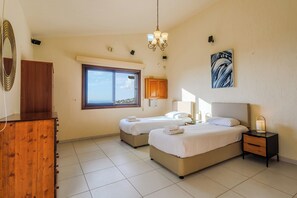 Villa de lujo | Tabla de planchar con plancha, wifi gratis y ropa de cama 