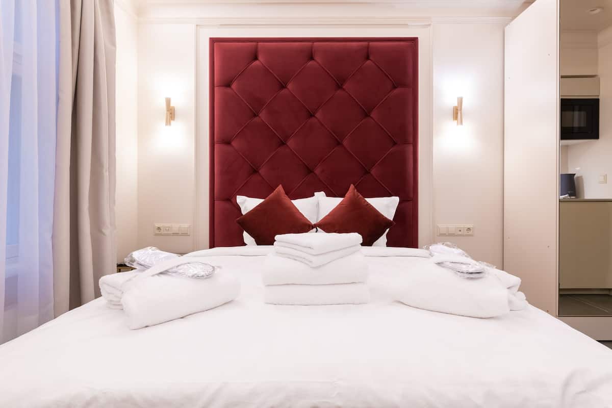 Apartemen, 1 kamar tidur | 2 kamar tidur, seprai premium, brankas, dan tirai kedap cahaya