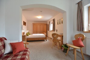 Chambre Double Standard | Literie hypoallergénique, bureau, Wi-Fi gratuit, draps fournis