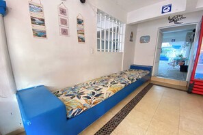 Lobby sitting area - OYO Hotel Zihuatanejo Malibu (Zihuatanejo)