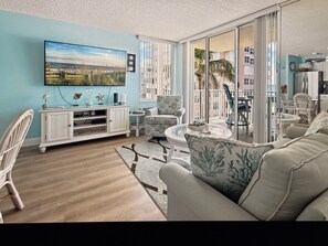 Smart TV, streaming services - Gulf Front Condo completely remodeled ,100 steps to the beach. (Fort Myers Beach)