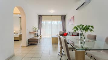 Basic Apartment | Living area | Flat-screen TV