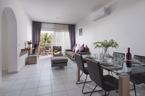 Basic Apartment | Living area | Flat-screen TV - Resitour - Limnaria Gardens (Paphos)