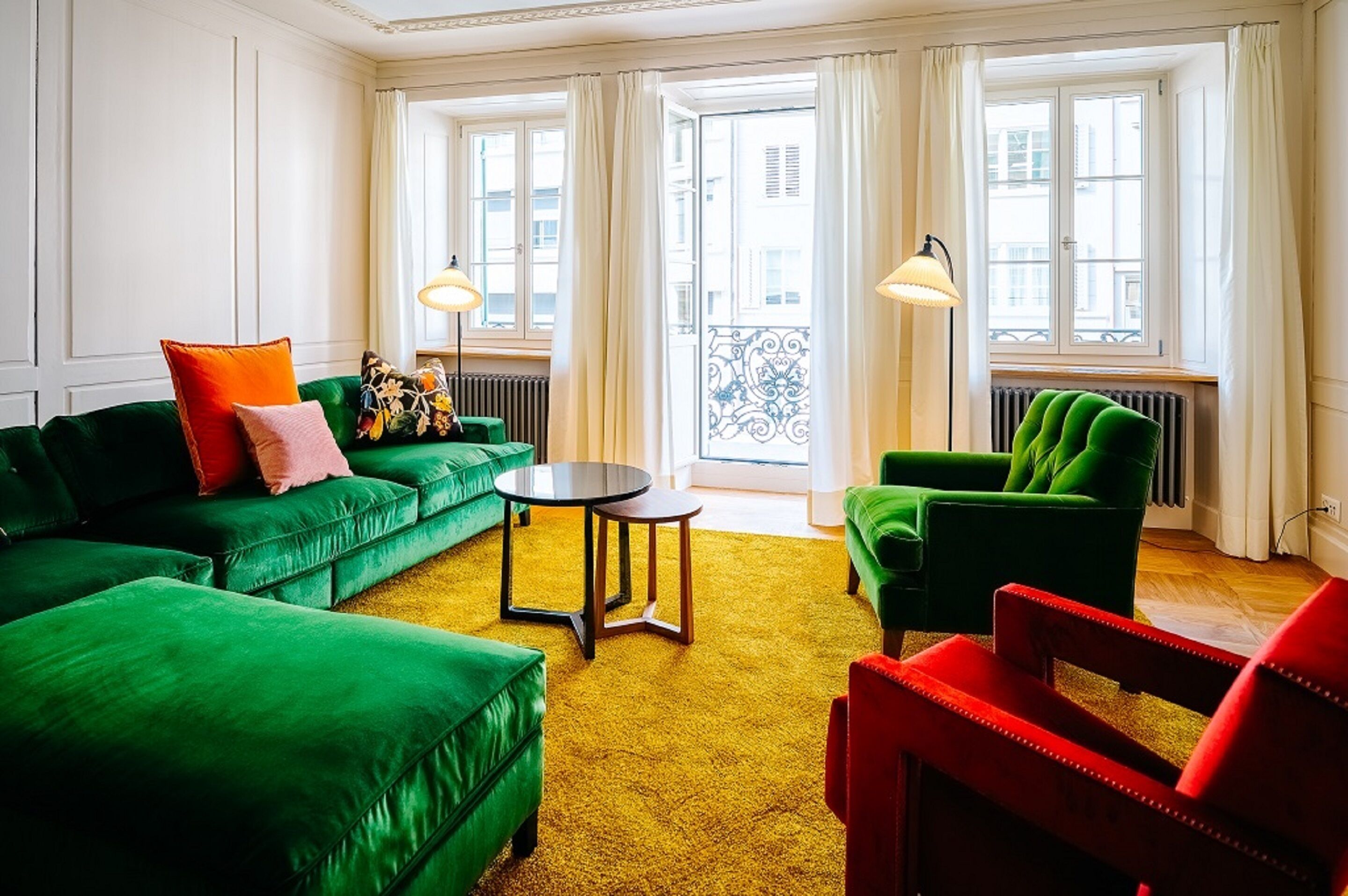 Historic 3-Bedroom Apartment with private Patio | Wohnbereich