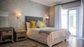 Premium bedding, in-room safe, individually decorated