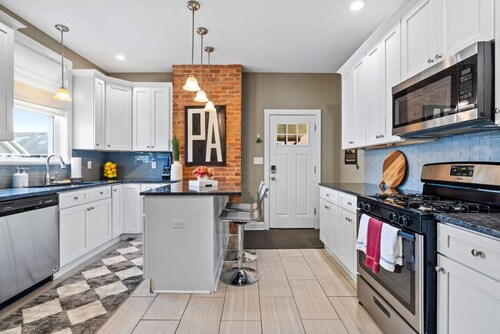 Serene, Smart, &amp; Stylish—Near Downtown, w/ Parking