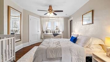 5 chambres, bureau, fer et planche à repasser, lit parapluie