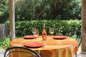 Outdoor dining - A CASA DI PALOMBAGGIA - Heated swimming pool - 3 / 4 persons (Porto-Vecchio)