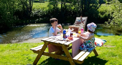Idyllic riverside location