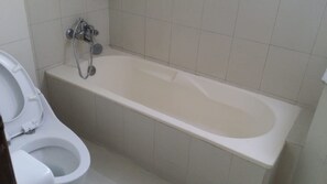 Shower, towels - Dhaka Guest House (Dhaka)