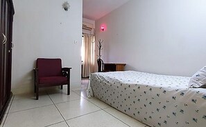 1 bedroom, desk, laptop workspace, soundproofing - Dhaka Guest House (Dhaka)