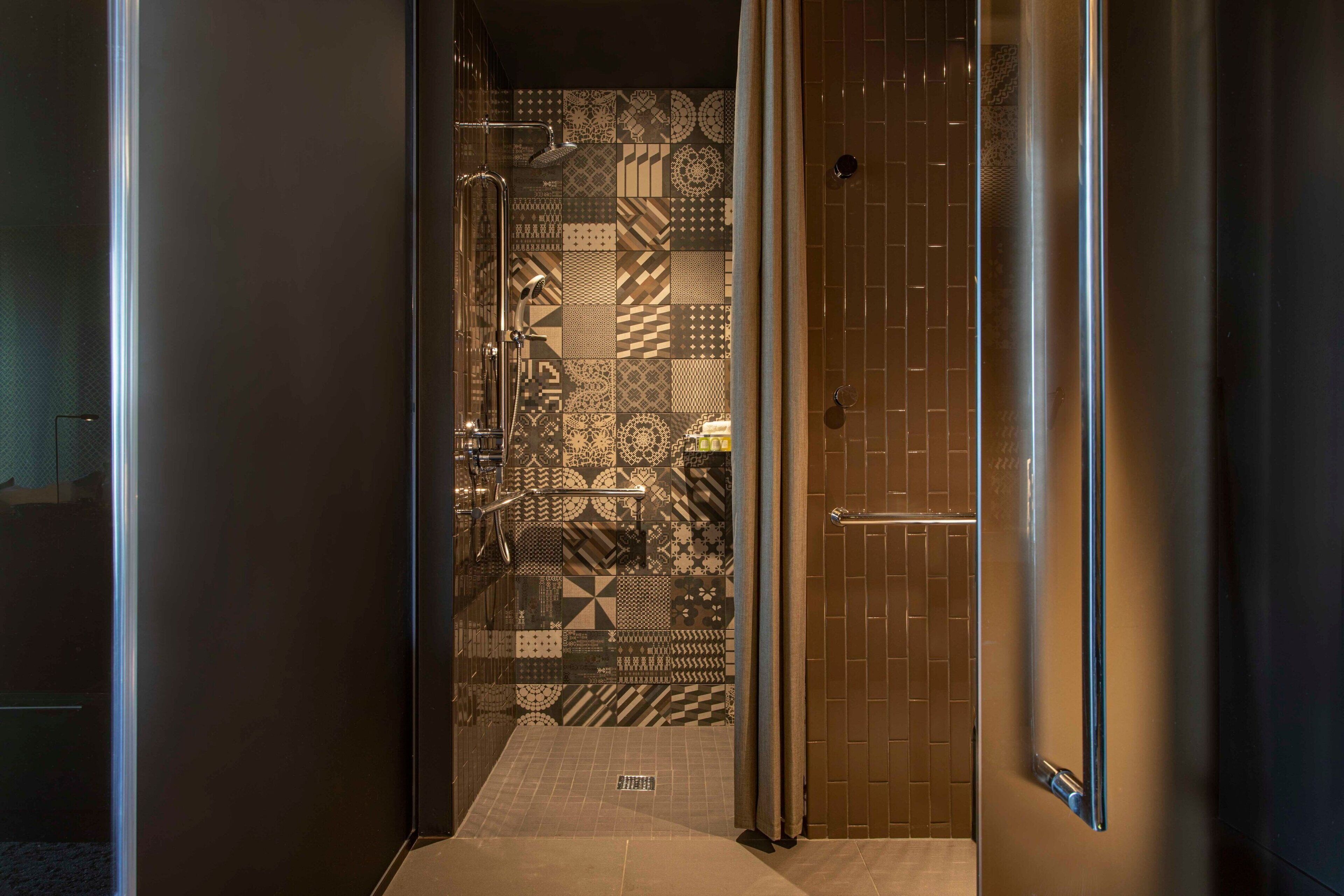 Ropa de cama de alta calidad, camas con pillow-top y minibar 